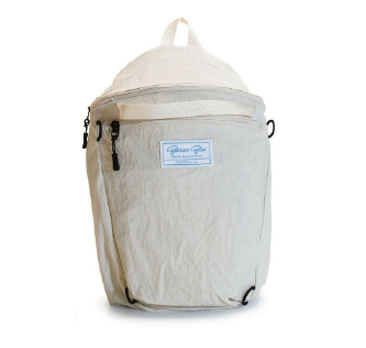 折り畳み収納軽量リュック